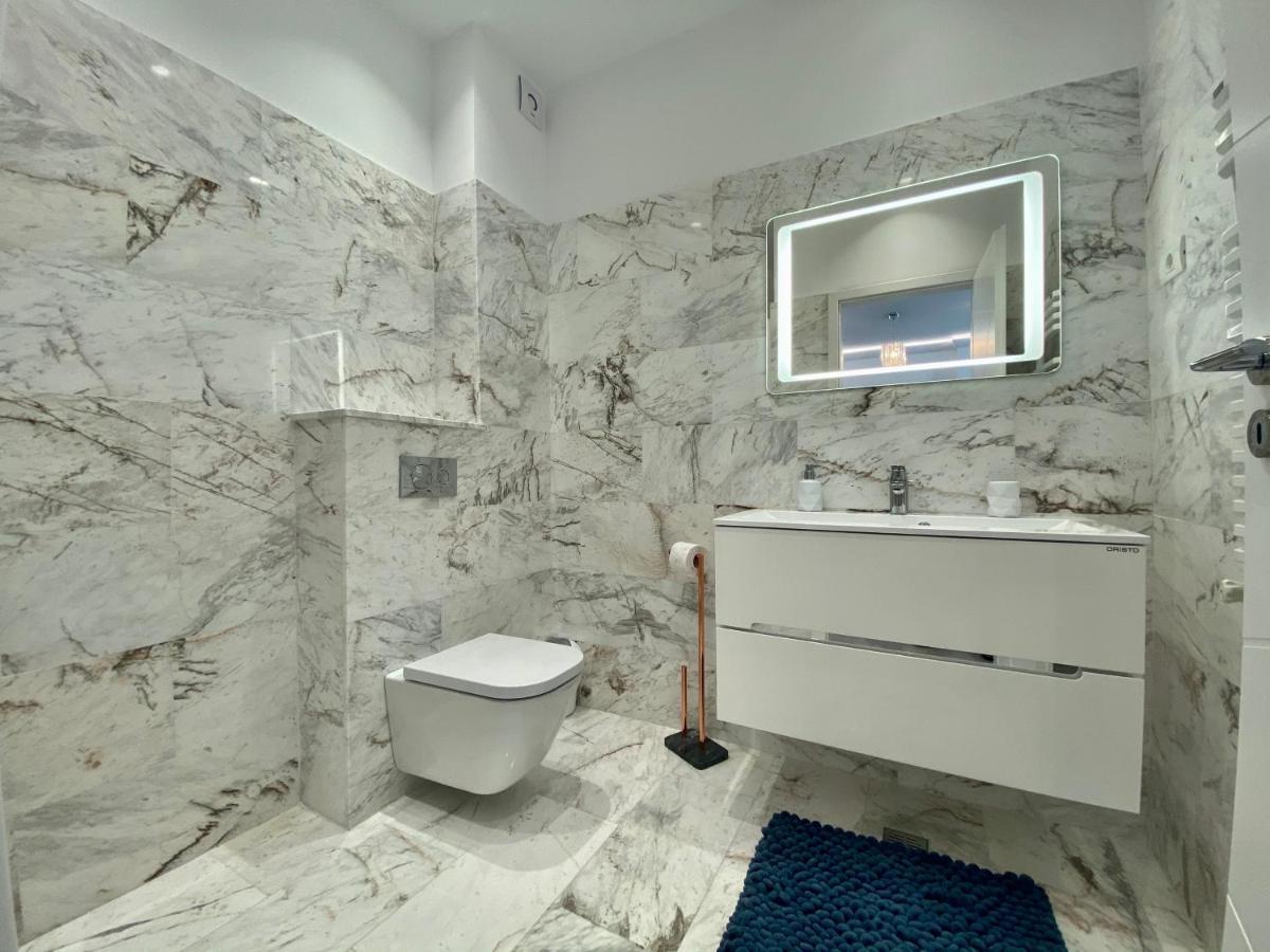Valy Apartments Summerland Mamaia Exterior photo