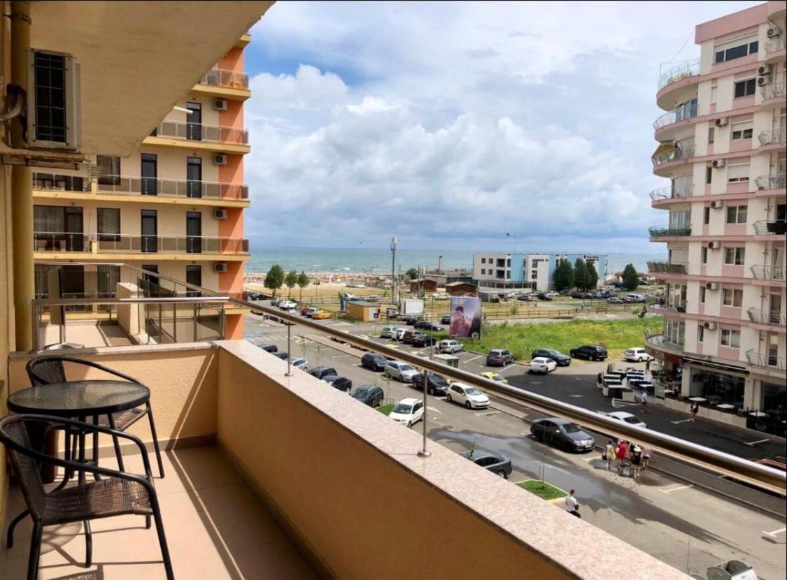 Valy Apartments Summerland Mamaia Exterior photo