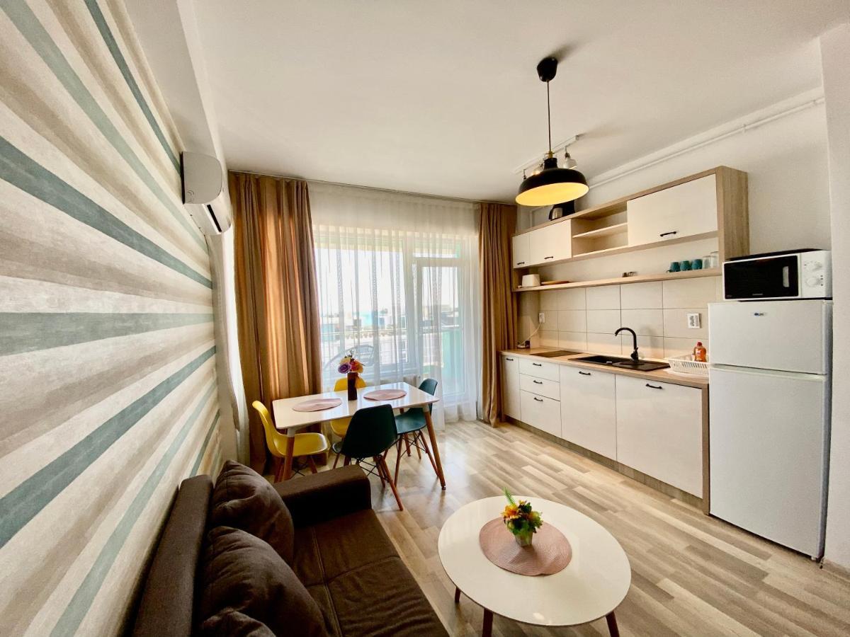 Valy Apartments Summerland Mamaia Exterior photo