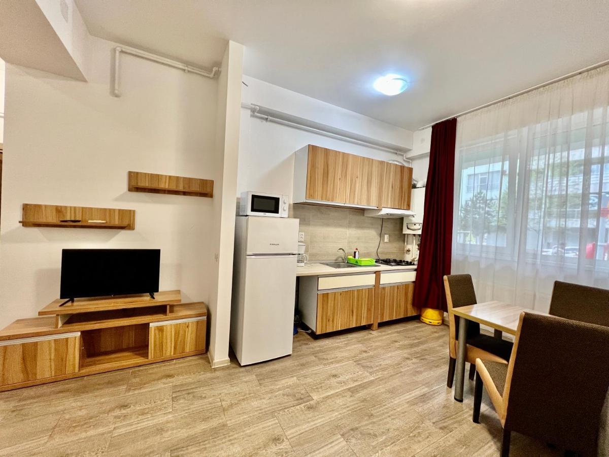 Valy Apartments Summerland Mamaia Exterior photo